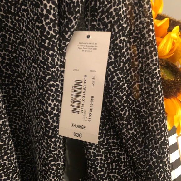 🖤Black & White Polka Dot Sheer Top! - Picture 5 of 7